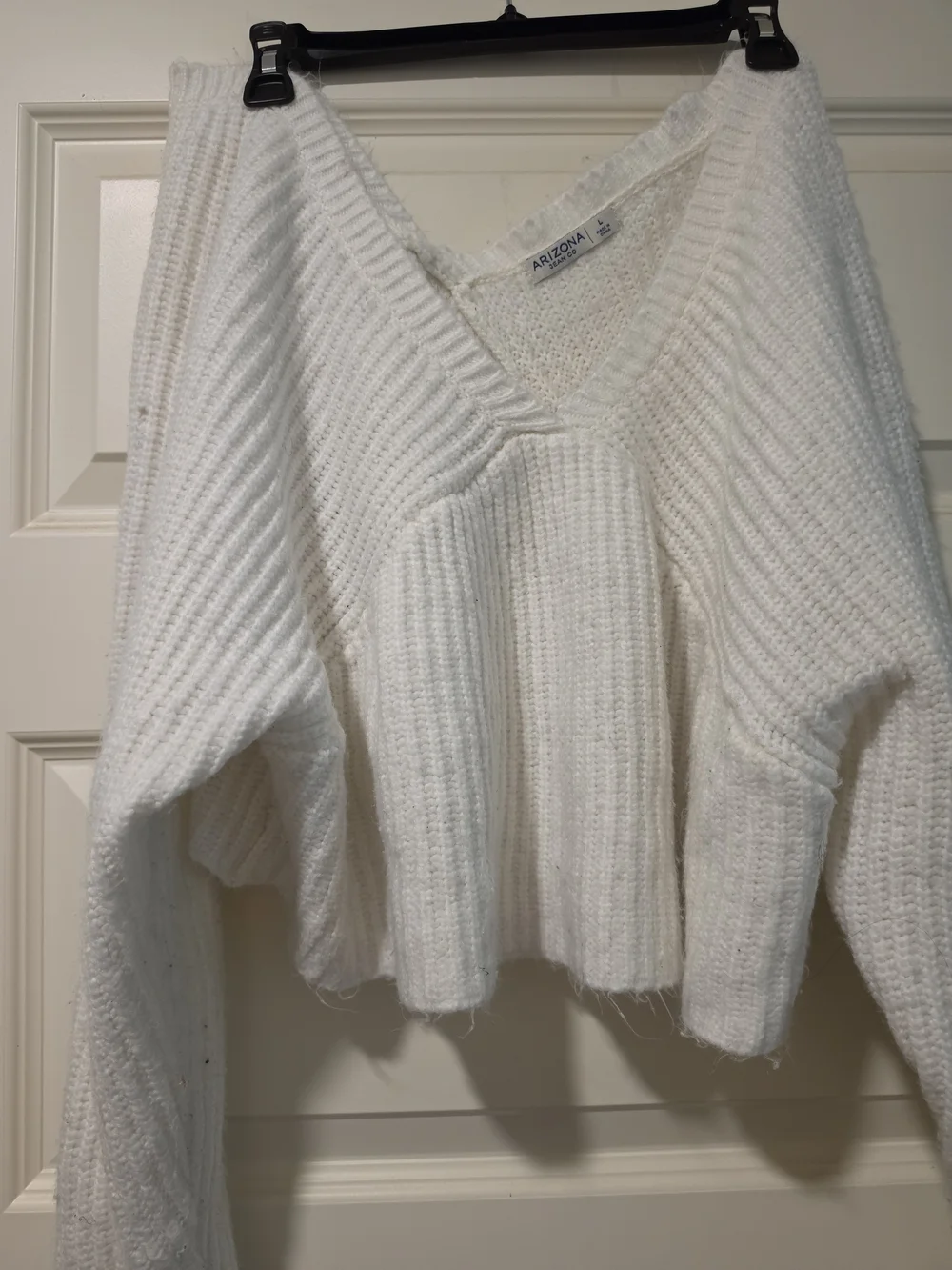 Arizona Jean Company White V-Neck Ribbed Cropped Sweater